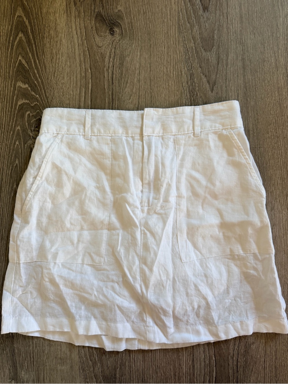 Classic White Linen Mini Skort with Front Pockets